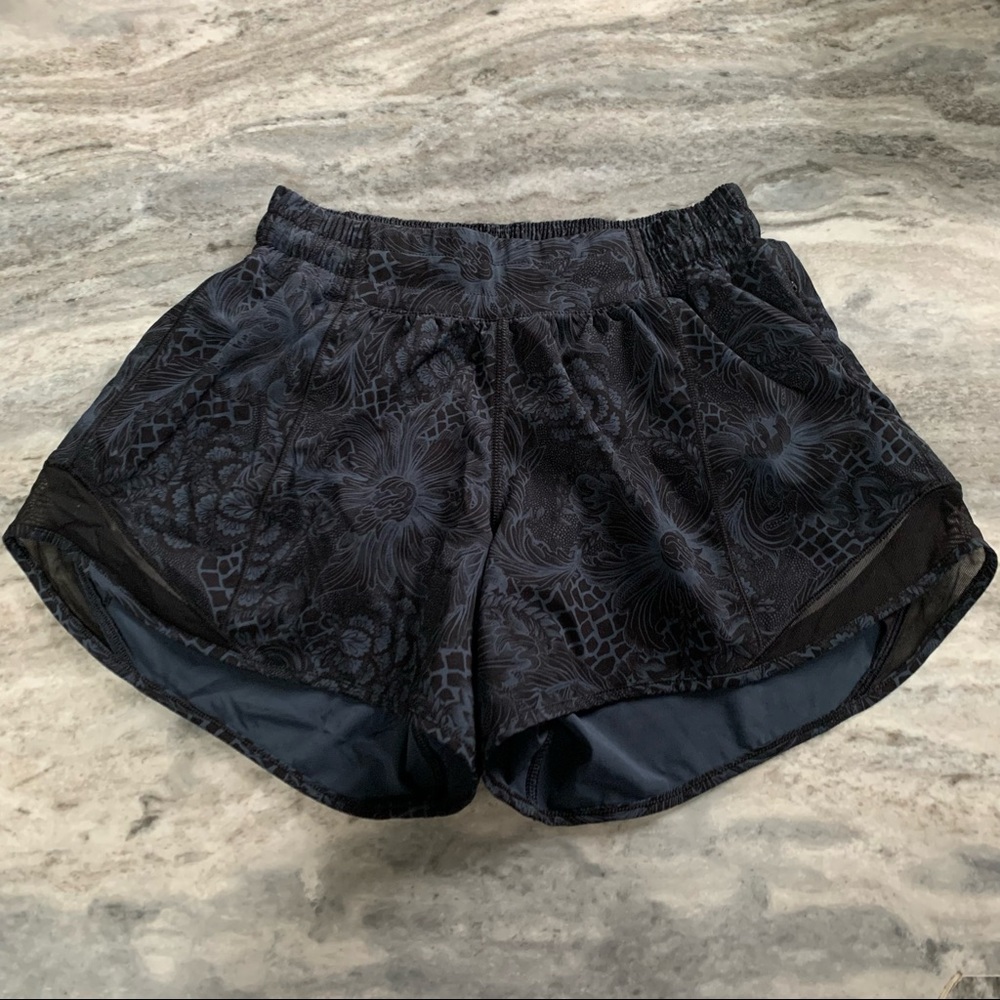 Lululemon Hotty Hot Short Size 4 Tall